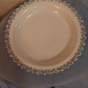 Very nice pie plate with lid
